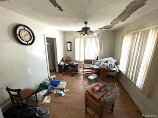 2612 Maplewood Ave in Flint, MI Photo 5