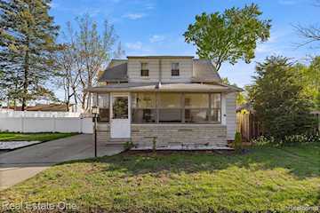 21047 Outer Dr in Dearborn, MI Photo 4