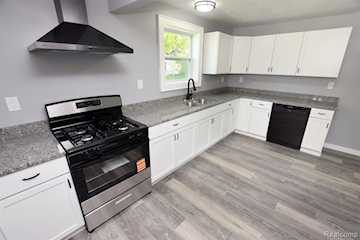 2265 Morris Ave in Burton, MI Photo 4