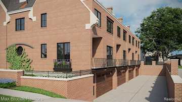 245 Townsend St #Unit 4 in Birmingham, MI Photo 4