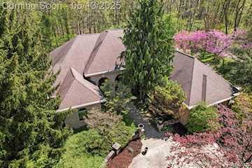 1293 Huntcliff in Milford Twp, MI Photo 4