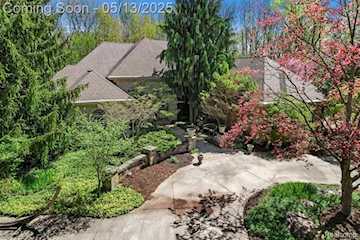 1293 Huntcliff in Milford Twp, MI Photo 3