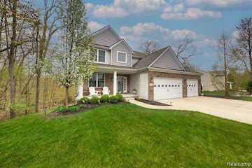 3088 Painted Dr in Marion Twp, MI Photo 2