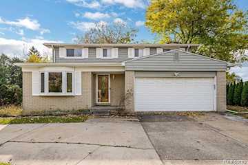 17253 Lincoln Dr in Southfield, MI Photo 2