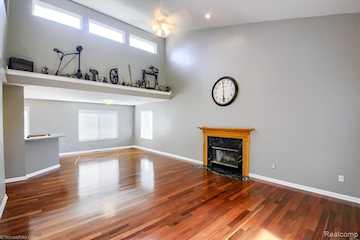 883 Inverness Dr in Oxford Twp, MI Photo 3