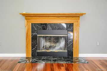 883 Inverness Dr in Oxford Twp, MI Photo 5
