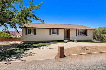 5805 N 1400  W St George, UT 84770 home for sale, MLS#25-263184 - Erika Rogers Photo 5