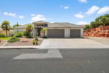 993 N Las Entradas DR Washington, UT 84780 home for sale, MLS#25-263477 - Erika Rogers Photo 2
