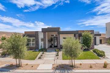 5729 S Cardinal Wing DR St George, UT 84790 home for sale, MLS#25-263614 - Erika Rogers Photo 3