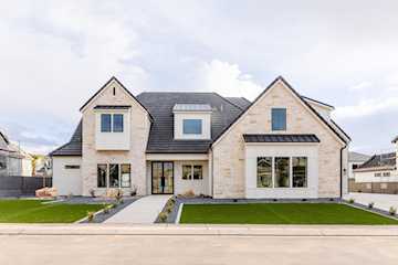 714 Chloe LN Washington, UT 84780 home for sale, MLS#25-258470 - Erika Rogers Photo 2