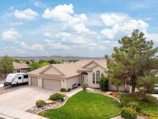2208 E 2480  S St George, UT 84790 home for sale, MLS#25-263350 - Erika Rogers Photo 2