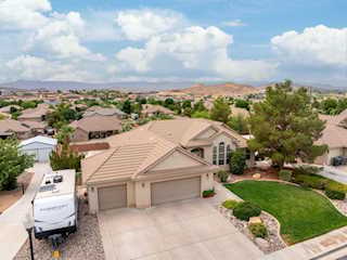 2208 E 2480  S St George, UT 84790 home for sale, MLS#25-263350 - Erika Rogers Photo 3