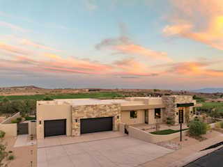 4816 N Petroglyph DR St George, UT 84770 home for sale, MLS#25-264615 - Erika Rogers Photo 4
