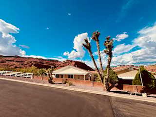 1150 W Red Hills Parkway #142 Washington, UT 84780 home for sale, MLS#25-264818 - Erika Rogers Photo 3