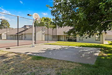 275 S Valley View DR #J202 St George, UT 84770 condo for sale, MLS#25-264015 - Erika Rogers Photo 5