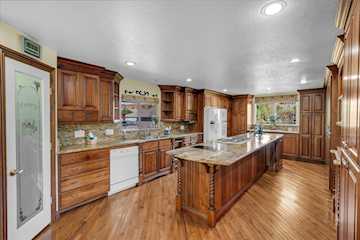 1009 N 2050  E St George, UT 84770 home for sale, MLS#25-263729 - Erika Rogers Photo 5