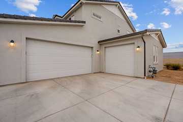 702 Juniper Hill DR St George, UT 84790 home for sale, MLS#25-265366 - Erika Rogers Photo 3