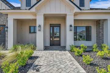 2738 Stonedale DR St George, UT 84790 home for sale, MLS#25-262942 - Erika Rogers Photo 5