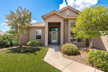 236 S 2020 CIR St George, UT 84790 home for sale, MLS#25-265566 - Erika Rogers Photo 2