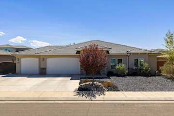 3250 E Sugar Maple St George, UT 84790 home for sale, MLS#25-265597 - Erika Rogers Photo 2
