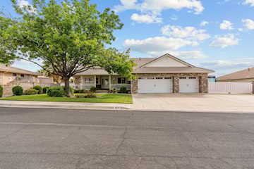 929 S Golda DR St George, UT 84790 home for sale, MLS#25-265688 - Erika Rogers Photo 4