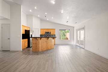 1630 E 2450  S #281 St George, UT 84790 home for sale, MLS#25-265755 - Erika Rogers Photo 4