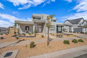 674 W Green Mountain DR St George, UT 84790 home for sale, MLS#25-265762 - Erika Rogers Photo 2