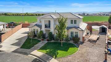 2582 S Songbird CIR Washington, UT 84780 home for sale, MLS#25-265785 - Erika Rogers Photo 3