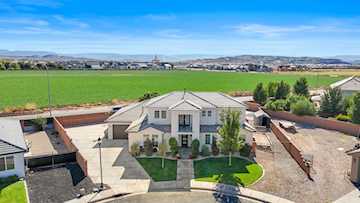 2582 S Songbird CIR Washington, UT 84780 home for sale, MLS#25-265785 - Erika Rogers Photo 5