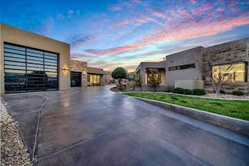 2040 S Pinnacle CIR St George, UT 84790 home for sale, MLS#25-259834 - Erika Rogers Photo 4