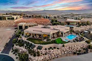 2040 S Pinnacle CIR St George, UT 84790 home for sale, MLS#25-259834 - Erika Rogers Photo 2