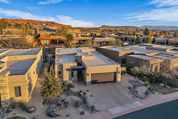 2090 N Tuweap DR #56 St George, UT 84770 home for sale, MLS#25-257870 - Erika Rogers Photo 2