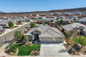 3237 S Tiger Maple CIR St George, UT 84790 home for sale, MLS#25-266087 - Erika Rogers Photo 2