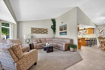 1045 E Hemlock CIR St George, UT 84790 home for sale, MLS#25-266144 - Erika Rogers Photo 5