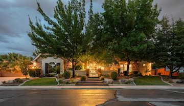 1019 S 900  E St George, UT 84790 home for sale, MLS#25-265669 - Erika Rogers Photo 2