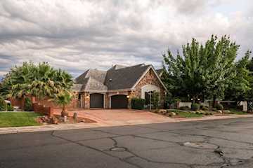 1019 S 900  E St George, UT 84790 home for sale, MLS#25-265669 - Erika Rogers Photo 3