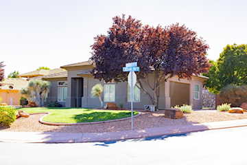 1753 N Primrose DR St George, UT 84770 home for sale, MLS#25-266246 - Erika Rogers Photo 2