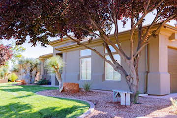 1753 N Primrose DR St George, UT 84770 home for sale, MLS#25-266246 - Erika Rogers Photo 3
