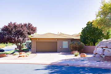 1753 N Primrose DR St George, UT 84770 home for sale, MLS#25-266246 - Erika Rogers Photo 4