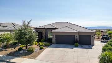 1236 Fairway DR Washington, UT 84780 home for sale, MLS#25-264881 - Erika Rogers Photo 2