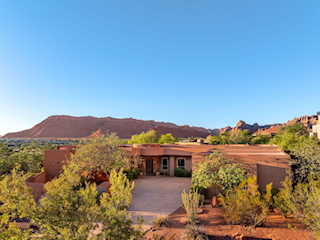 2226 W Lomaki CIR St George, UT 84770 home for sale, MLS#25-266333 - Erika Rogers Photo 3