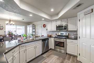 695 N Daybreak DR St George, UT 84770 home for sale, MLS#25-266355 - Erika Rogers Photo 5