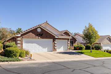 145 N Mall DR #33 St George, UT 84790 home for sale, MLS#25-266424 - Erika Rogers Photo 2