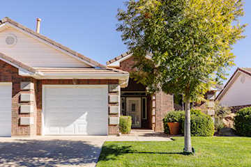 145 N Mall DR #33 St George, UT 84790 home for sale, MLS#25-266424 - Erika Rogers Photo 4