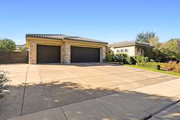 2426 E Springs DR St George, UT 84790 home for sale, MLS#25-266295 - Erika Rogers Photo 2