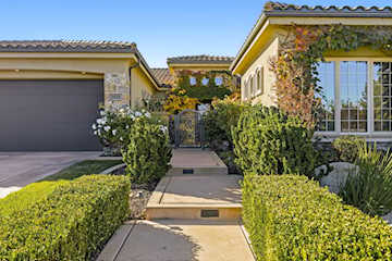 2426 E Springs DR St George, UT 84790 home for sale, MLS#25-266295 - Erika Rogers Photo 4