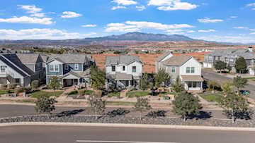 1167 E Farmhouse DR Washington, UT 84780 home for sale, MLS#25-266510 - Erika Rogers Photo 4