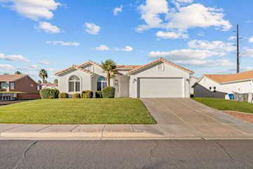 210 N Mall DR #96 St George, UT 84790 home for sale, MLS#25-266561 - Erika Rogers Photo 2