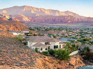 1445 W Grande CIR #7 Washington, UT 84780 home for sale, MLS#25-266615 - Erika Rogers Photo 2