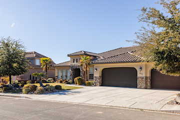 437 N Northstar DR St George, UT 84770 home for sale, MLS#25-266595 - Erika Rogers Photo 2